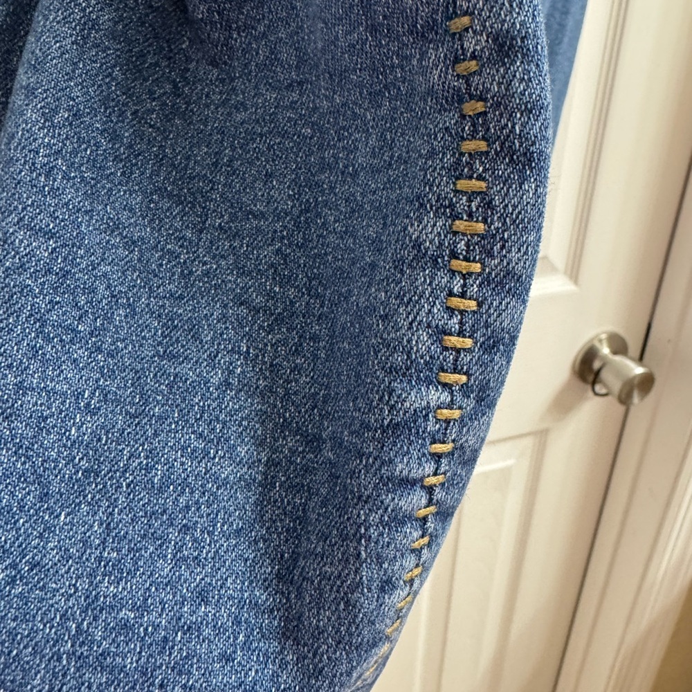 Stylish Blue Distressed Jeans - Judy Blue Howdy - Picture 4 of 6